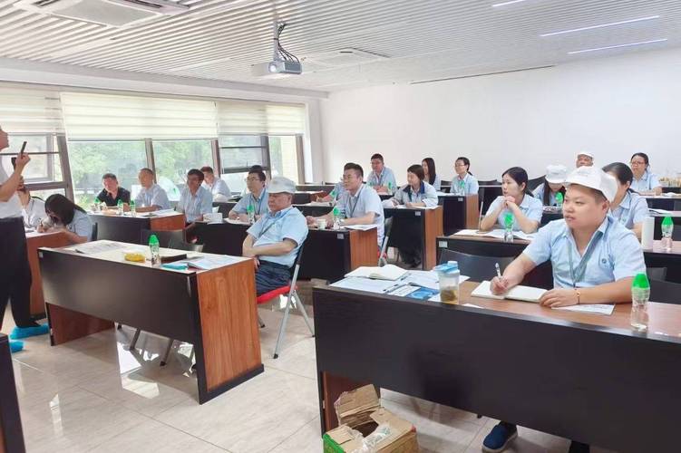 首先我們先來說說企業(yè)管理咨詢行業(yè)的基本情況